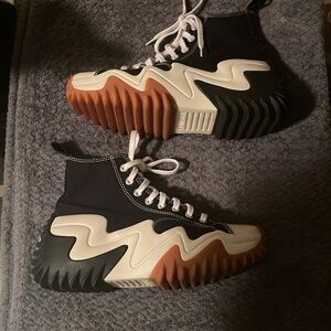 Converse Run star motion